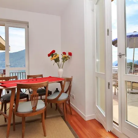 Sleeps 4 Air Con * Menaggio