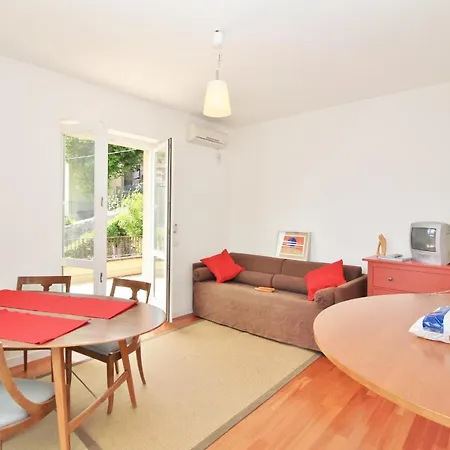 Sleeps 4 Air Con Apartmán *